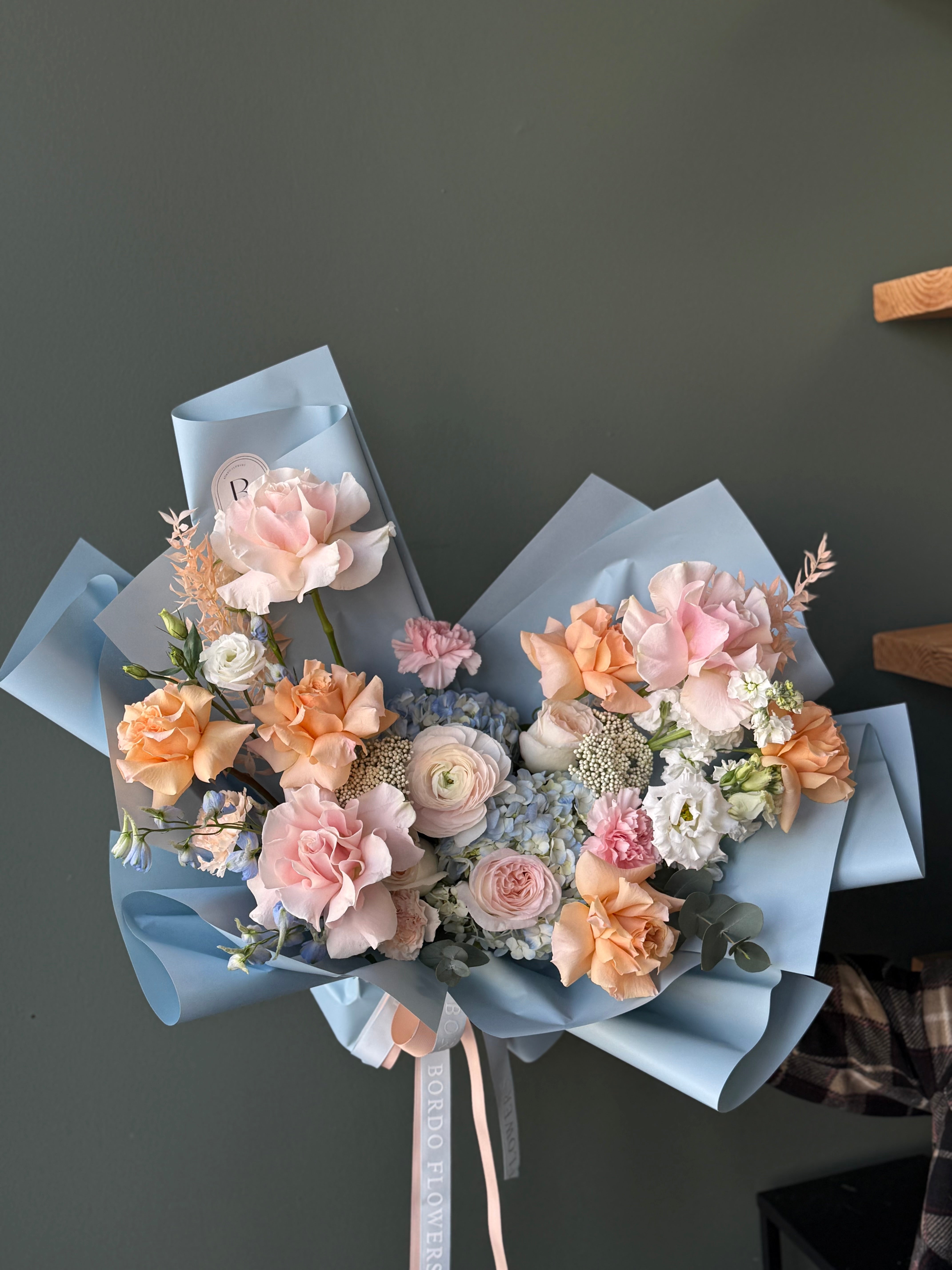 Daphne bouquet in Chicago, elegant fresh flower arrangement for same-day delivery