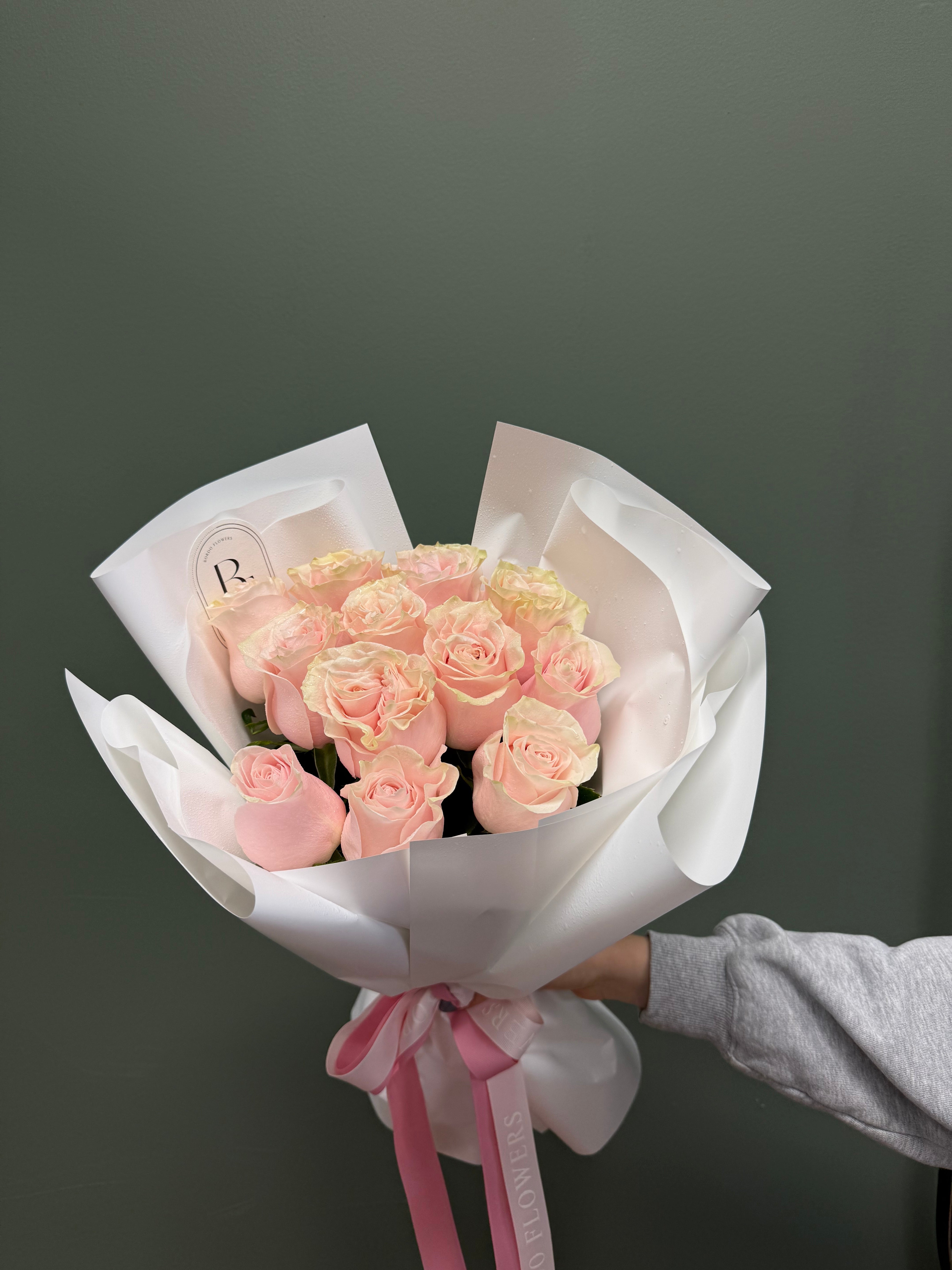 Dozen Of Color Roses bouquet in Chicago, elegant fresh flower arrangement for same-day delivery