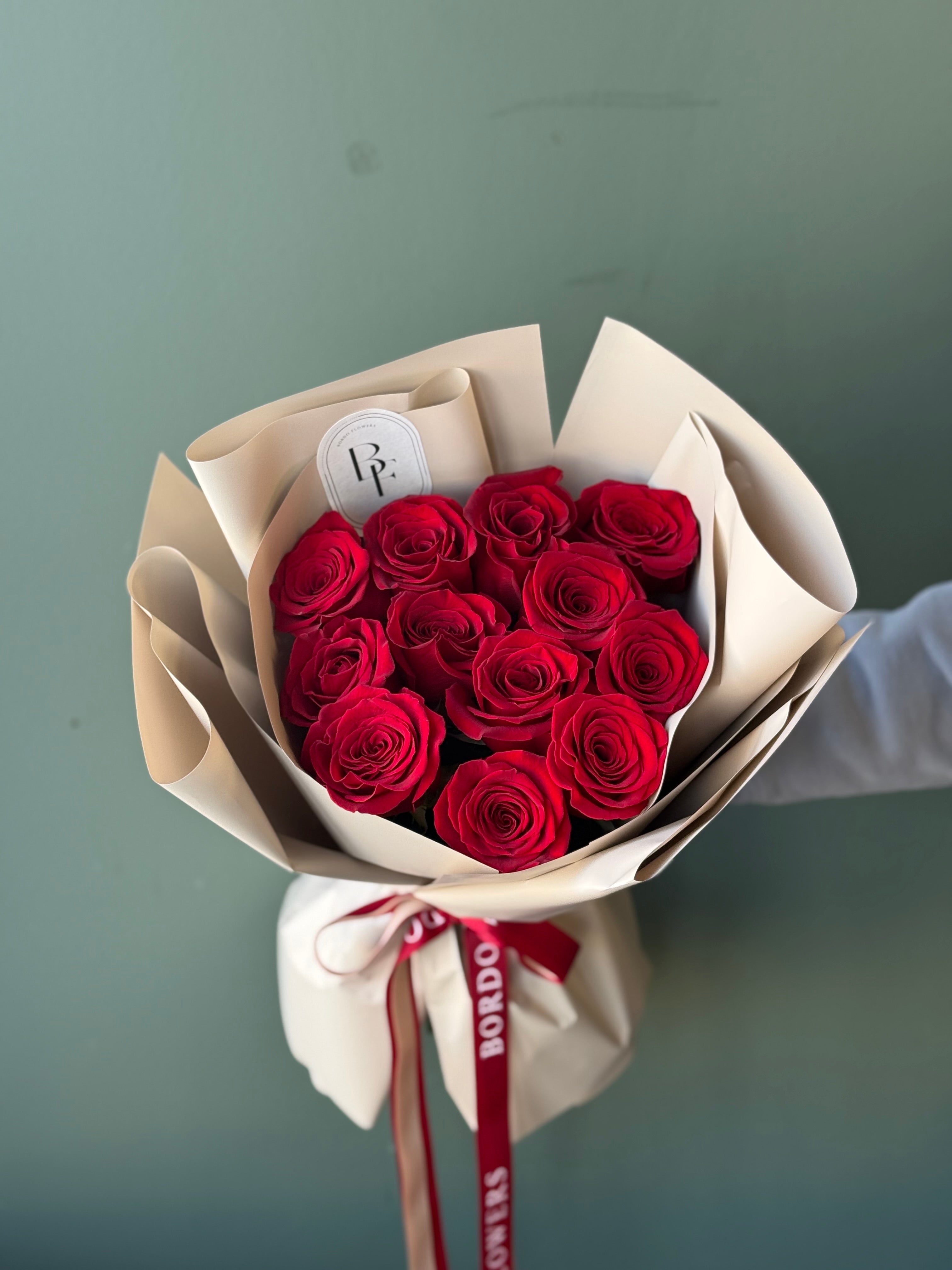 “Dozen of red roses”