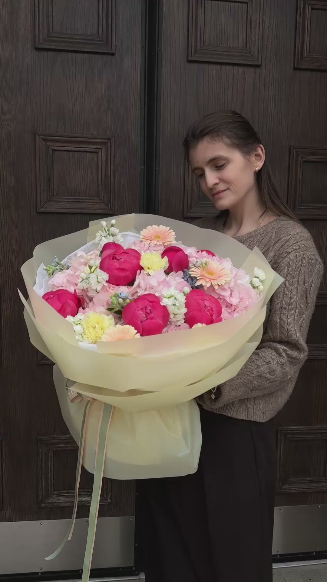 “Walk on Sunshine” bouquet with same-day Chicago delivery. Bright spring flowers with hydrangeas, peonies, and gerberas.