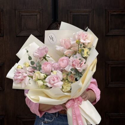 The "Pineapple Gelato" bouquet from the summer collection is a delightful blend of soft yellow and blush pink flowers, evoking a sense of warmth and sweetness. Wrapped in cheerful lemon-colored paper, this bouquet is perfect for brightening any space, bringing the essence of a sunny, tropical day. It's an ideal choice for summer celebrations or simply to add a refreshing burst of color to the day.